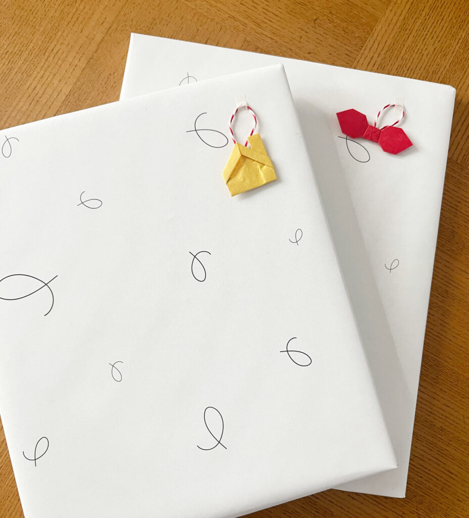 書店「の君に本を」のラッピング写真